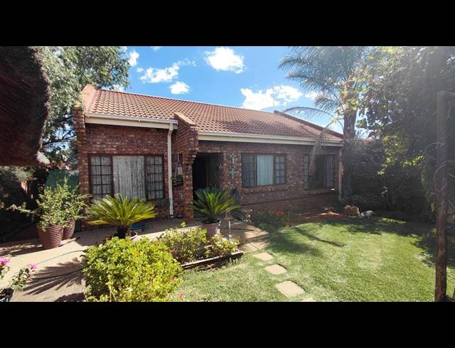 3 BEDROOM TOWNHOUSE FOR SALE IN UNIVERSITAS RIDGE